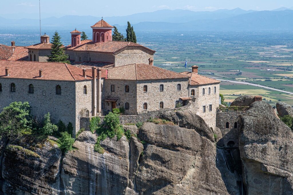 Klasztor w Grecji. Architektura w Grecji. Stary budynek w Grecji