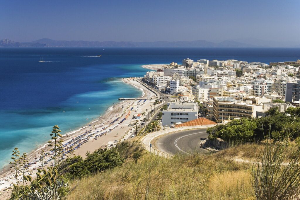 Rodos w Grecji. Piękna plaża w Grecji